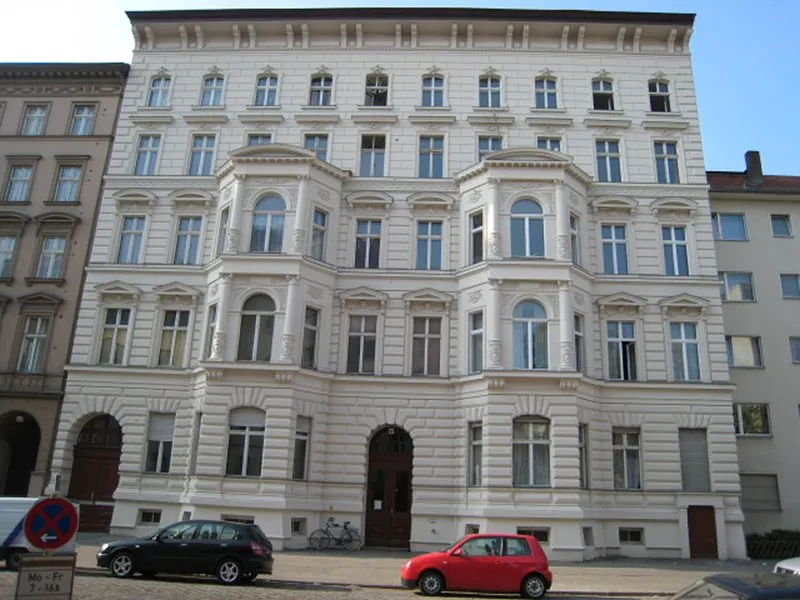 Schöner Altbau mit Balkon am Gleisdreieck-Park — photo 1